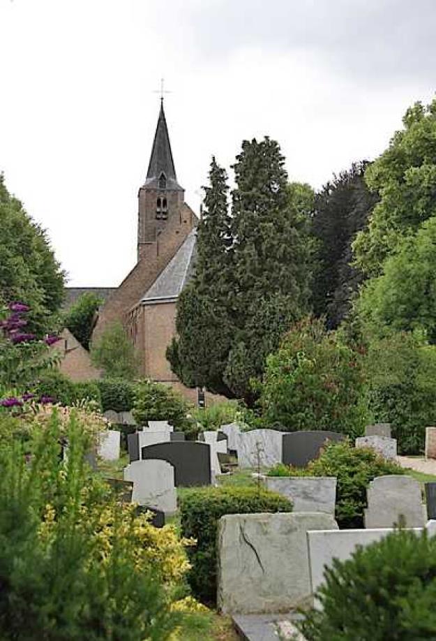 https://meenhuisvdkraan.nl/wp-content/uploads/2022/12/Begraafplaats-Rhoon.jpeg