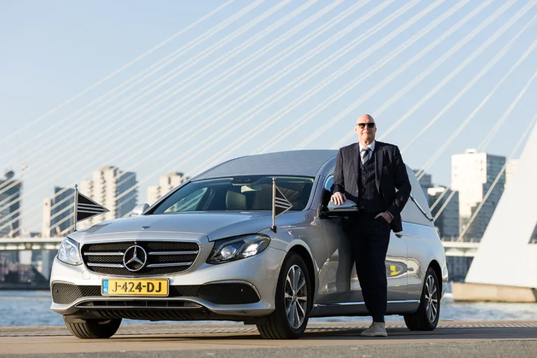 Een uitvaart in Rotterdam